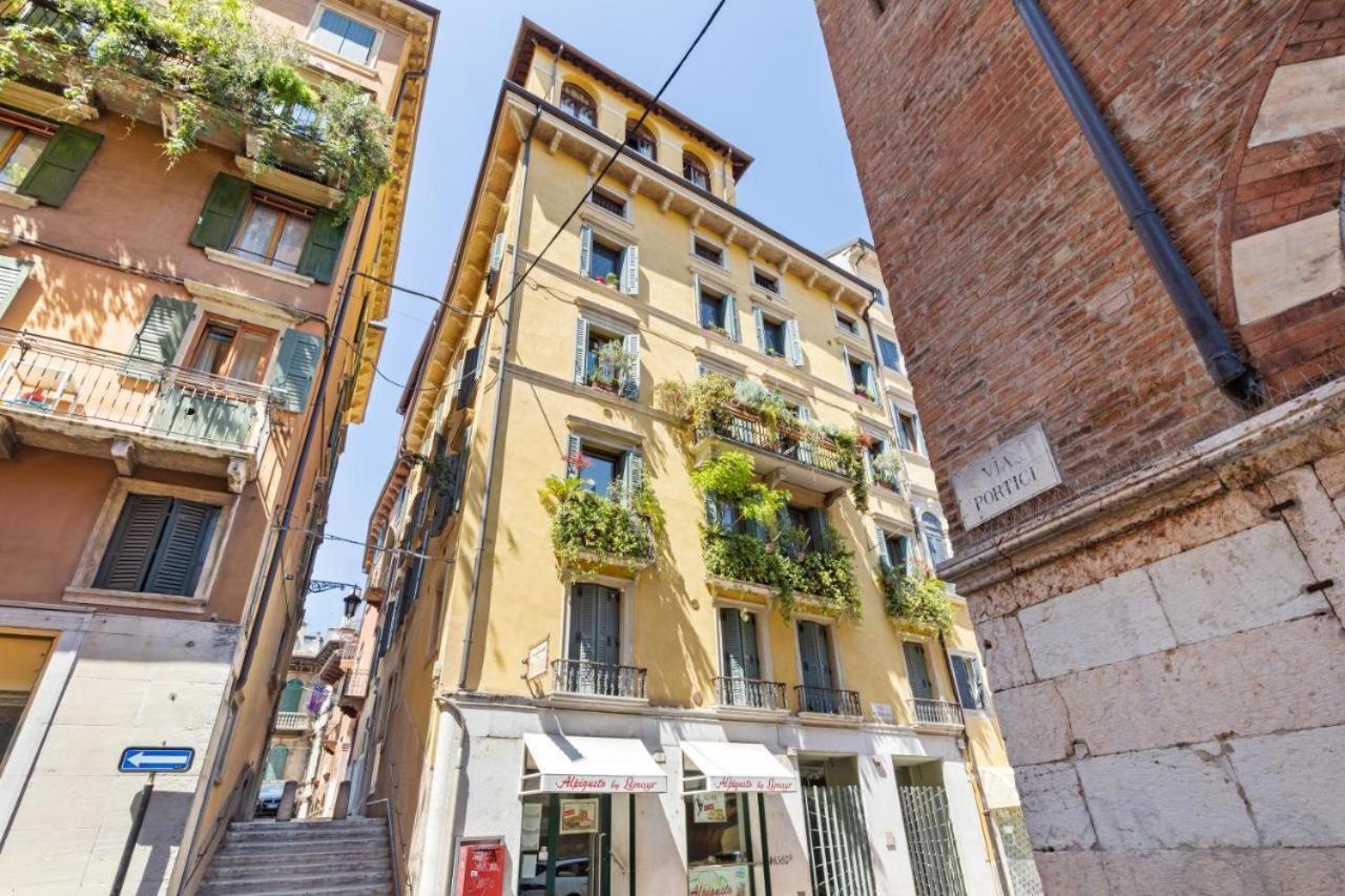 Verona Centro Piazza Erbe Eksteriør billede