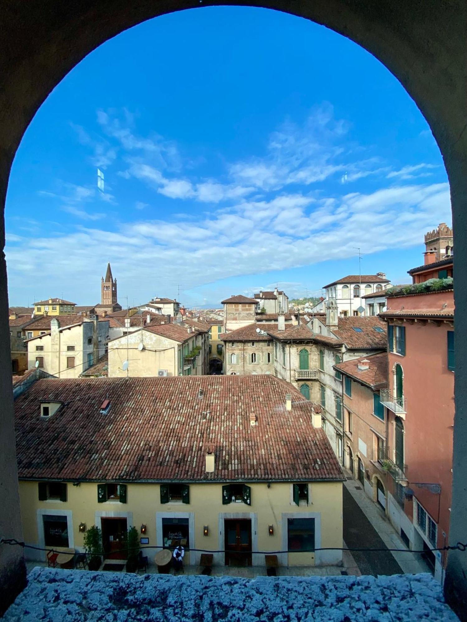 Verona Centro Piazza Erbe Eksteriør billede